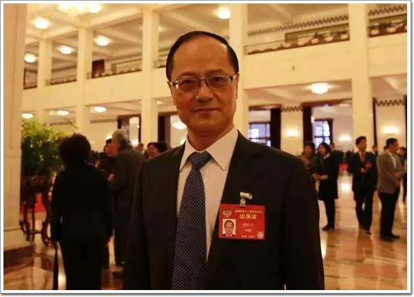 两会提案《提高我国建筑门窗标准》——郝际平